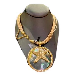 NWT ⚜️🌟⚜️ Gardenia Gorgeous Cord Necklace Shell with Starfish Medallion